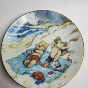 1985 The Carson Mint On the Beach Collector Plate